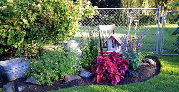 Edge flowerbeds like a pro edge_flowerbeds_like_a_pro