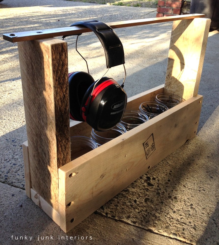 Make this pallet wood tool tote... in minutes! - Funky ...