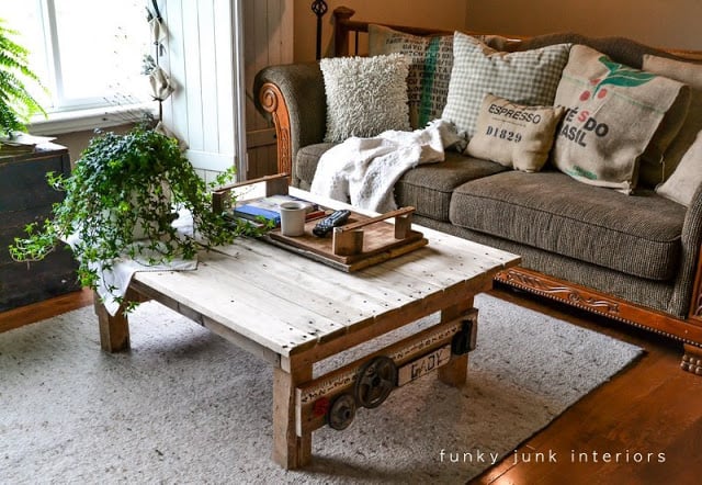 Pallet wood coffee table / The secret to a more productive space via https://www.funkyjunkinteriors.net/