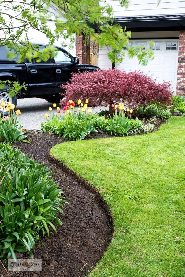 Image of flowerbed with Smith Brothers Mulch