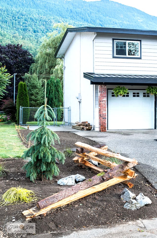 Split rail fences are as much a part of american history and culture as barn houses and green lawns. Solit Rail Fence Landscaping : Creating A Split Rail Fence Garden Funky Junk Interiors