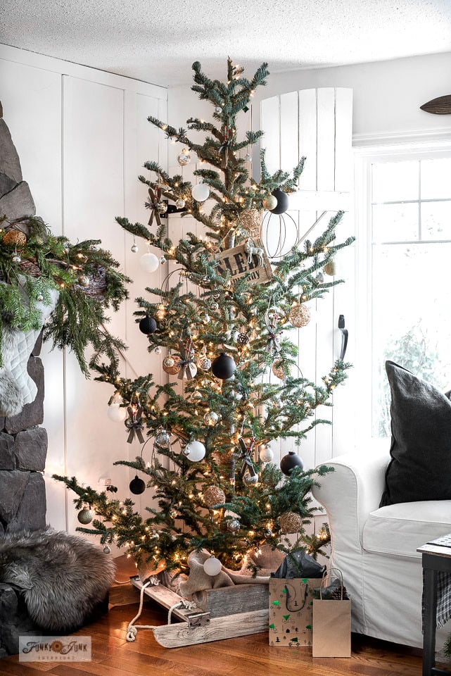 How to build a sled-styled Christmas tree skirt from reclaimed wood.
