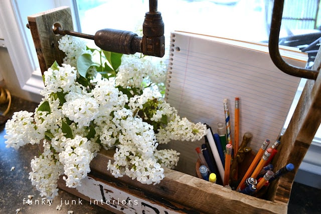 The drill handled junk style one board pallet wood tool box build via FunkyJunkInteriors.net