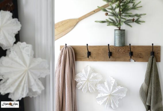 make paper snowflakes from doilies