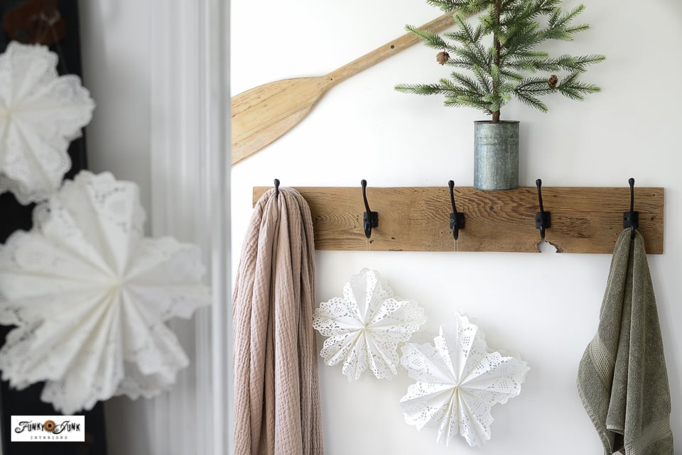 make paper snowflakes from doilies