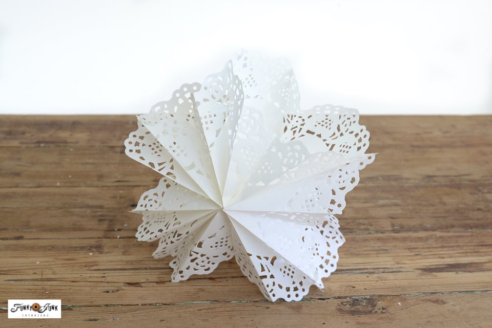 make paper snowflakes from doilies