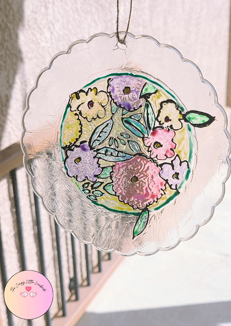 stained glass plate garden decor - featured on New Upcycle Ideas 831