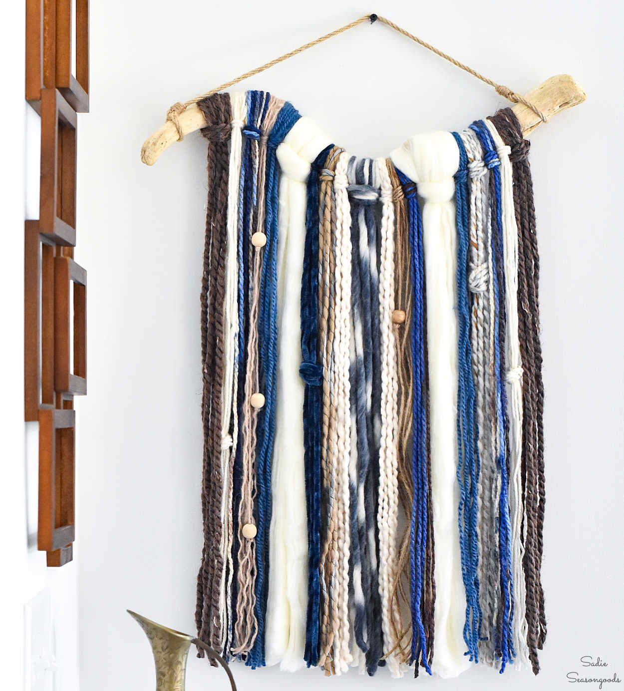 DIY yarn wall hanging by Sadie Seasongoods featured on New Upcycle Ideas 841
