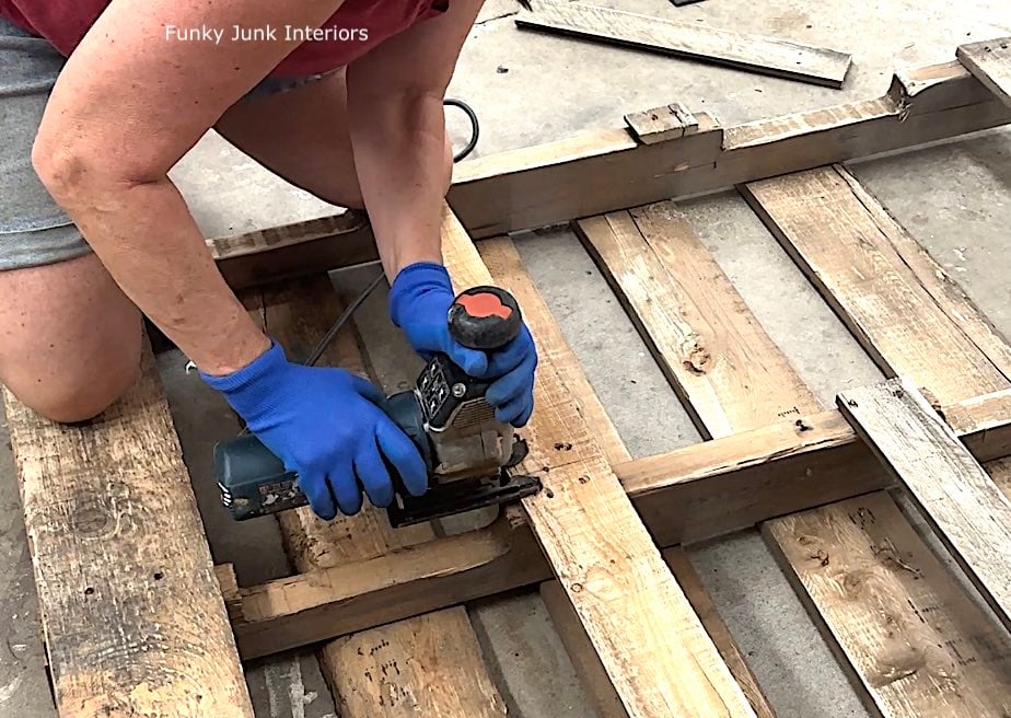 Cutting the back of the pallet to make a pallet yard tool organizer