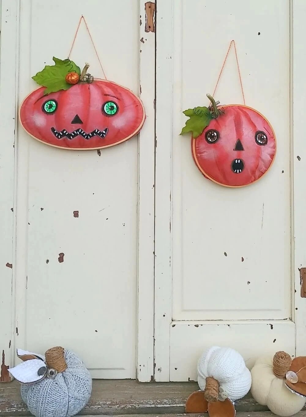 Embroidery hoop pumpkins by Little Vintage Cottage featured on New Upcycle Ideas 846