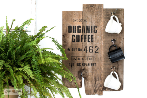 wood Organic Coffee sign with mugs