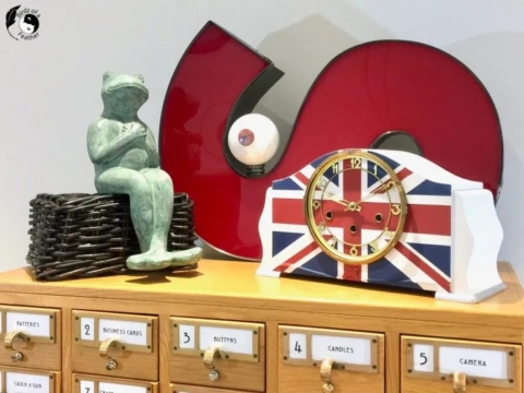 Paint a union jack vintage clock