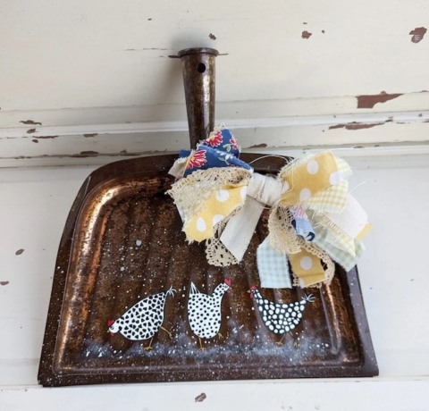 metal dustpan art