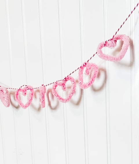 Crystalize-Hearts-for-Valentines-Day-Using-Borax-and-Pipe-Cleaners