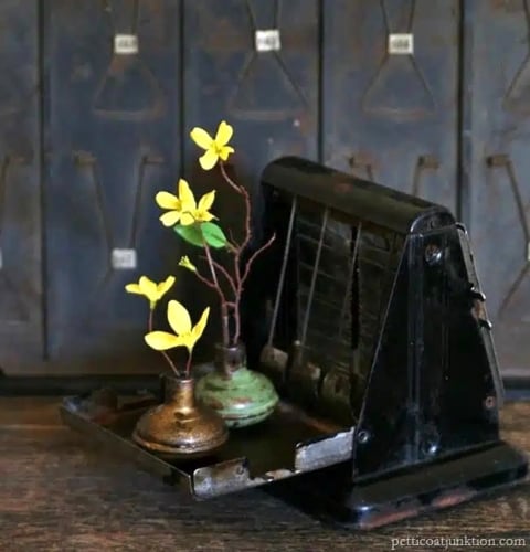 vintage doorknob decor