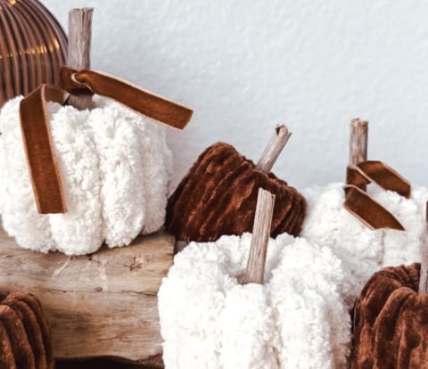 Toilet paper roll yarn pumpkins by My Uncommon Slice of Suburbia